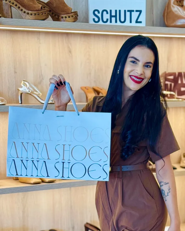 Karol, consultora da Anna Shoes